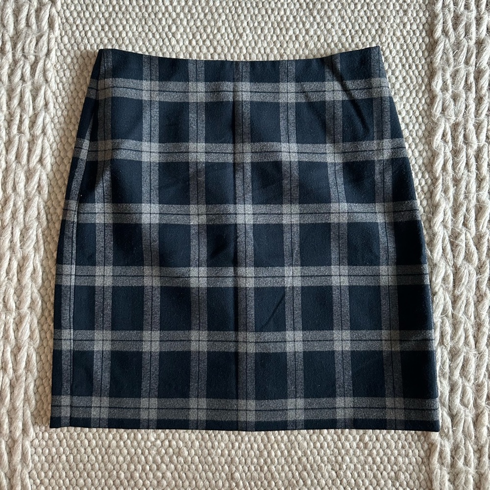 Business casual skirt, navy plaid, banana republic size 4
